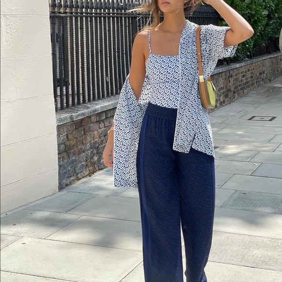 Burberry monogram stripe print silk wide leg trousers in deep royal blue - Picture 4 of 12